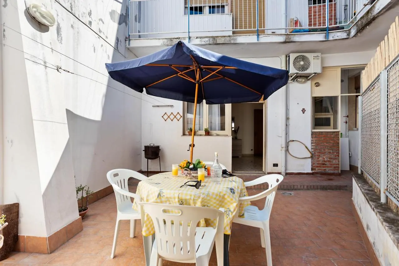 Tra il Centro e il Mare Apartment con terrazzo Aci Castello