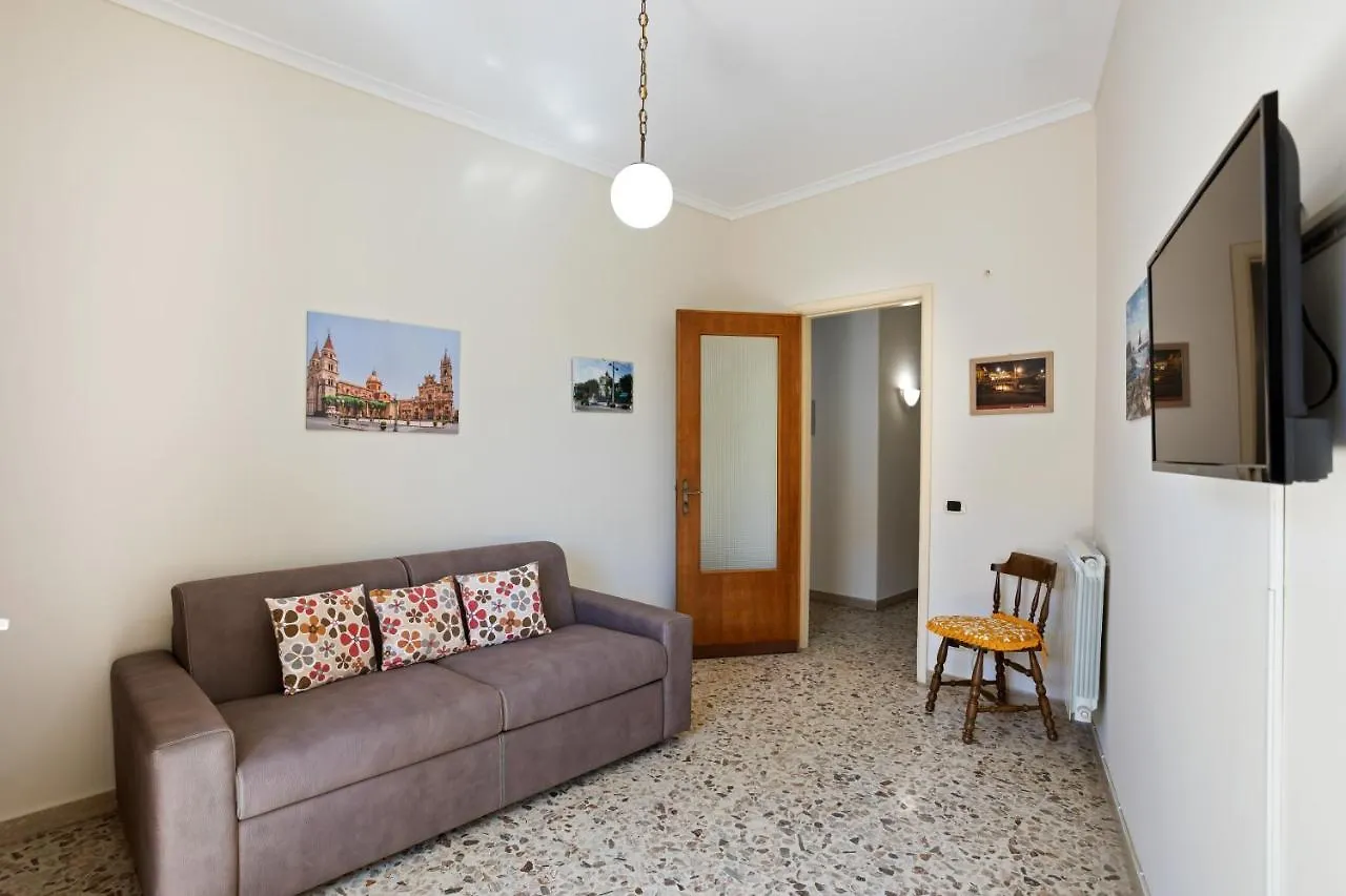 Tra il Centro e il Mare Apartment con terrazzo Aci Castello