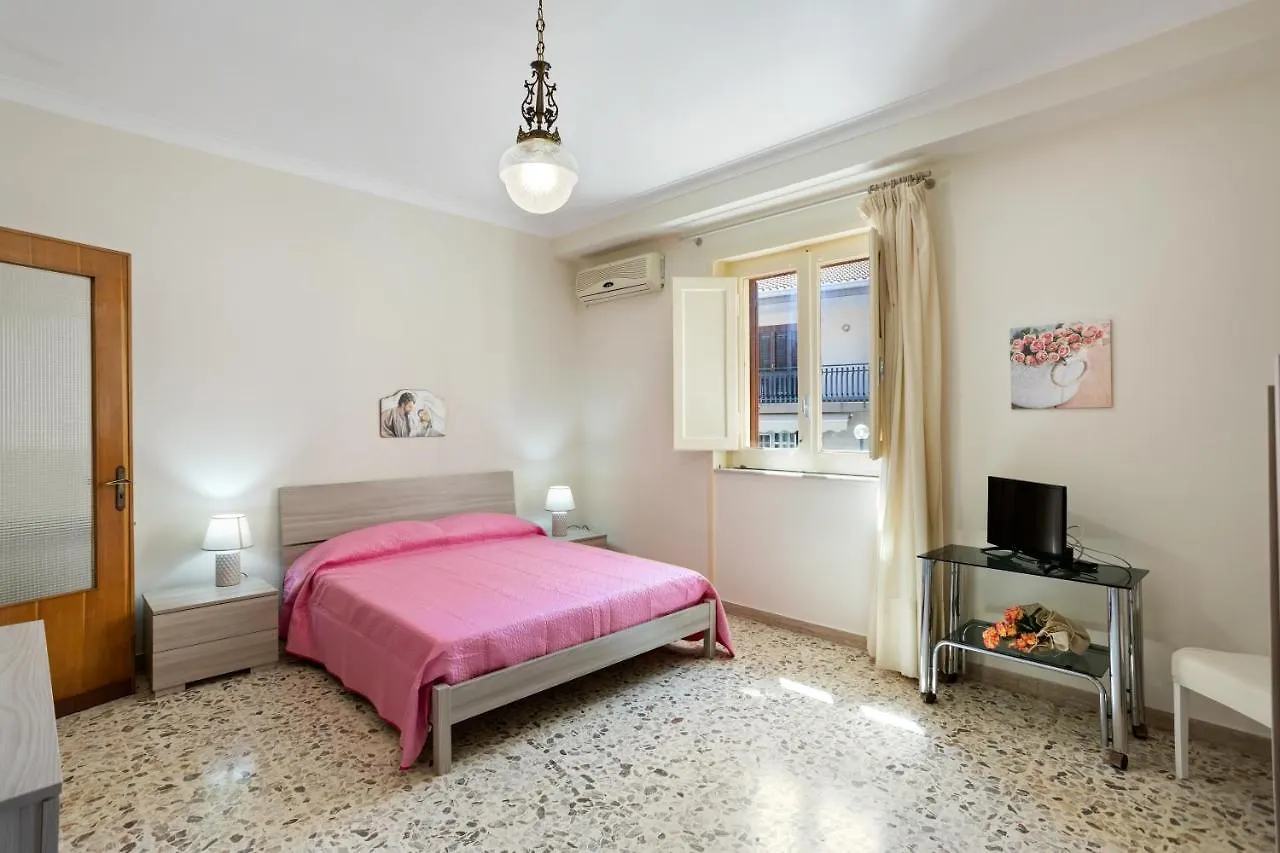 Tra il Centro e il Mare Apartment con terrazzo Aci Castello 0*,