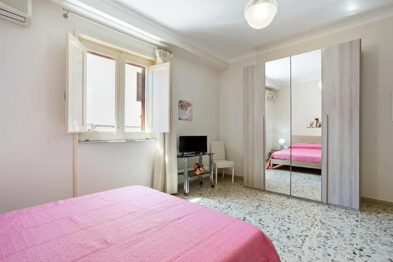 Tra il Centro e il Mare Apartment con terrazzo Aci Castello